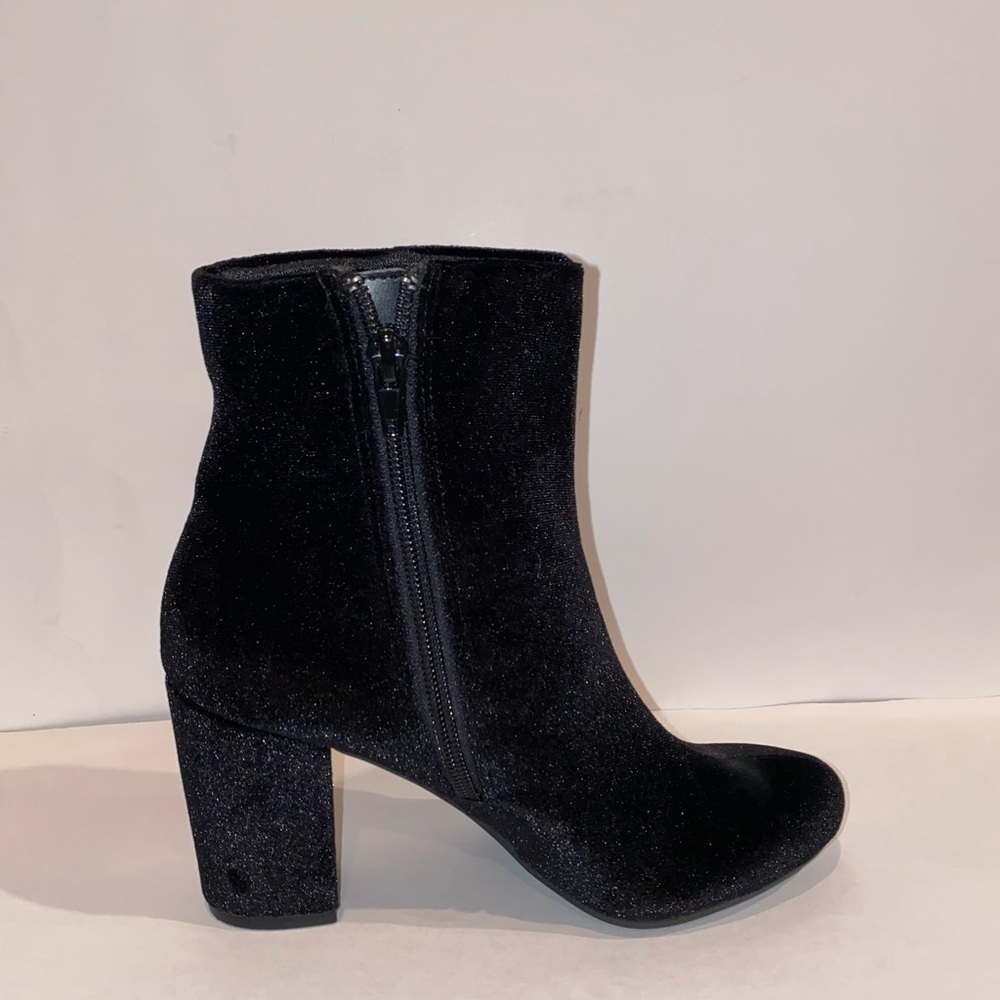 Christian Siriano Women 5M Chunky Black Velvet Ankle Booties Winter Outdoor - Picture 7 of 12